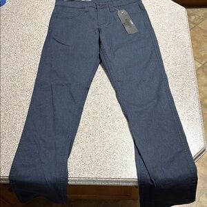 Men's Blue Jeans Levi’s 29 32 slim from hip to ankle sits below waste